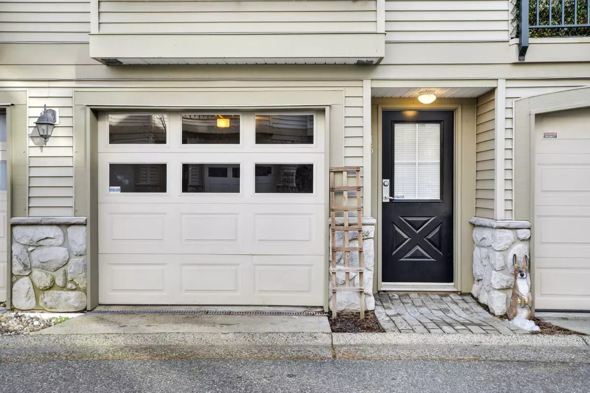 Living Room Photo of 45 15488 101a Avenue, Surrey, BC