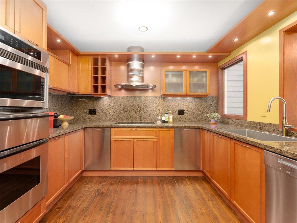 Kitchen Island Photo of 3649 Brahms Avenue, Vancouver, BC