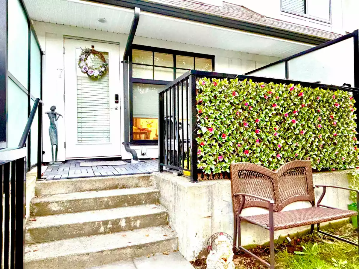 Entry Foyer Photo of 7 5122 Canada Way, Burnaby, BC