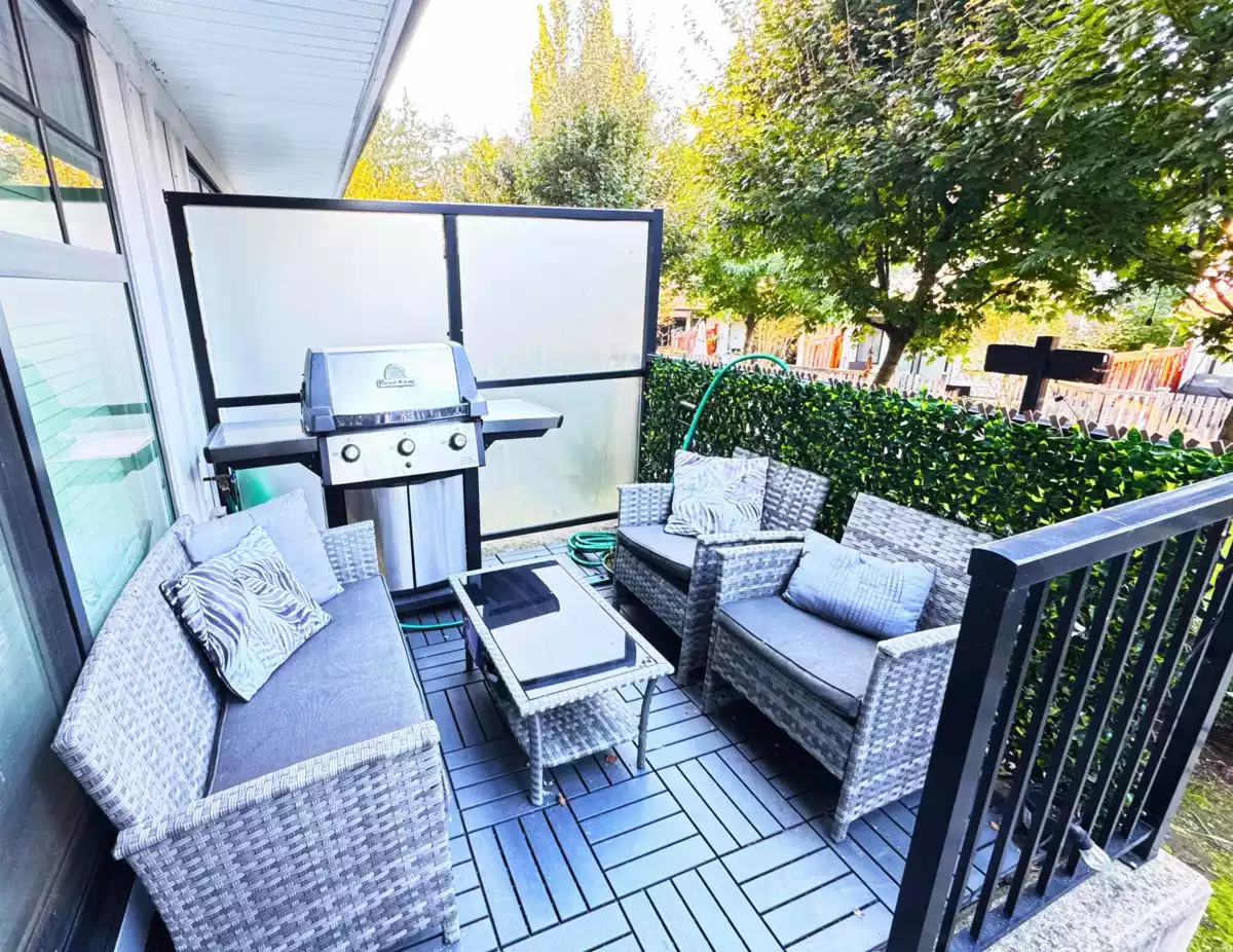 Mudroom Photo of 7 5122 Canada Way, Burnaby, BC
