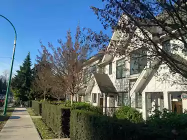 7 5122 Canada Way, Burnaby, BC