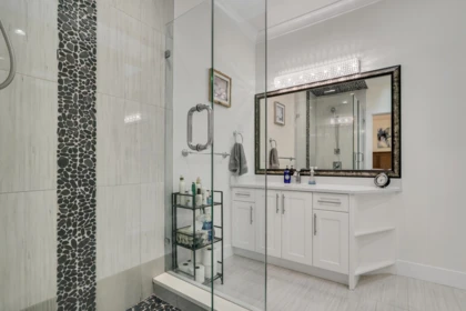 Hallway Photo of 2285 124 Street, Surrey, BC