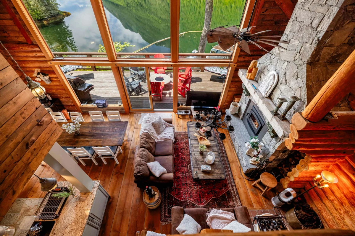 Dining Area Photo of BLK 9 Narrows Inlet North Shoreline, Sechelt, BC