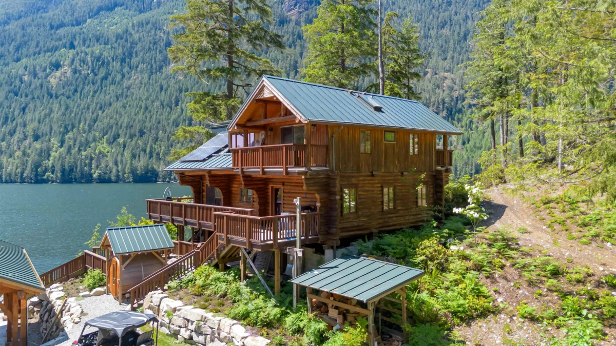 Family Room Photo of BLK 9 Narrows Inlet North Shoreline, Sechelt, BC