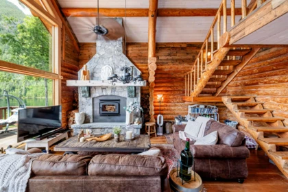 Entry Foyer Photo of BLK 9 Narrows Inlet North Shoreline, Sechelt, BC