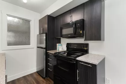 Kitchen Island Photo of 321 2565 Campbell Avenue, Abbotsford, BC