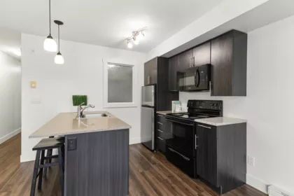 Kitchen Photo of 321 2565 Campbell Avenue, Abbotsford, BC