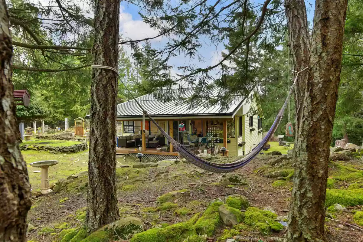 Living Room Photo of 370 Campbell Bay Road, Mayne Island, BC