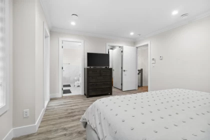 Walk-In Closet Photo of 211 Hampton Street, New Westminster, BC