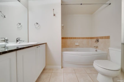 Primary Bathroom Photo of 1001 5933 Cooney Road, Richmond, BC