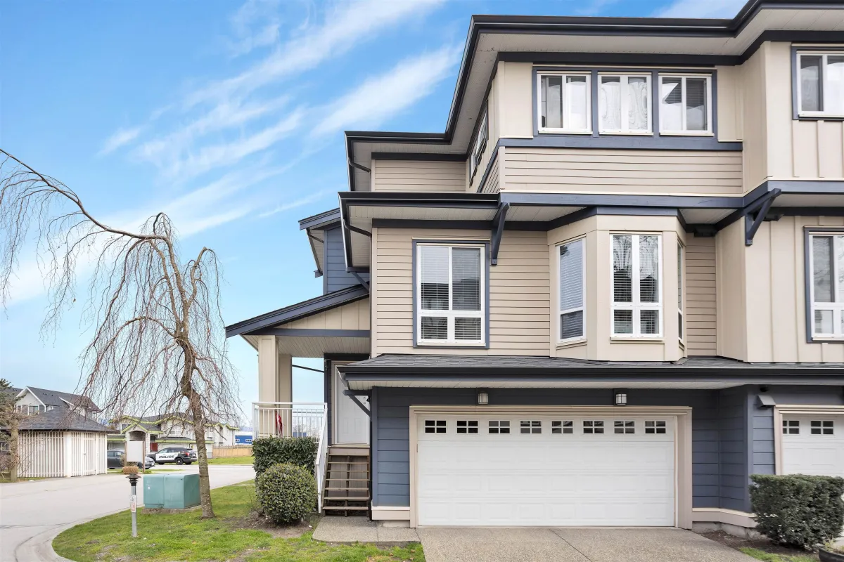 Family Room Photo of 23 160 Pembina Street, New Westminster, BC