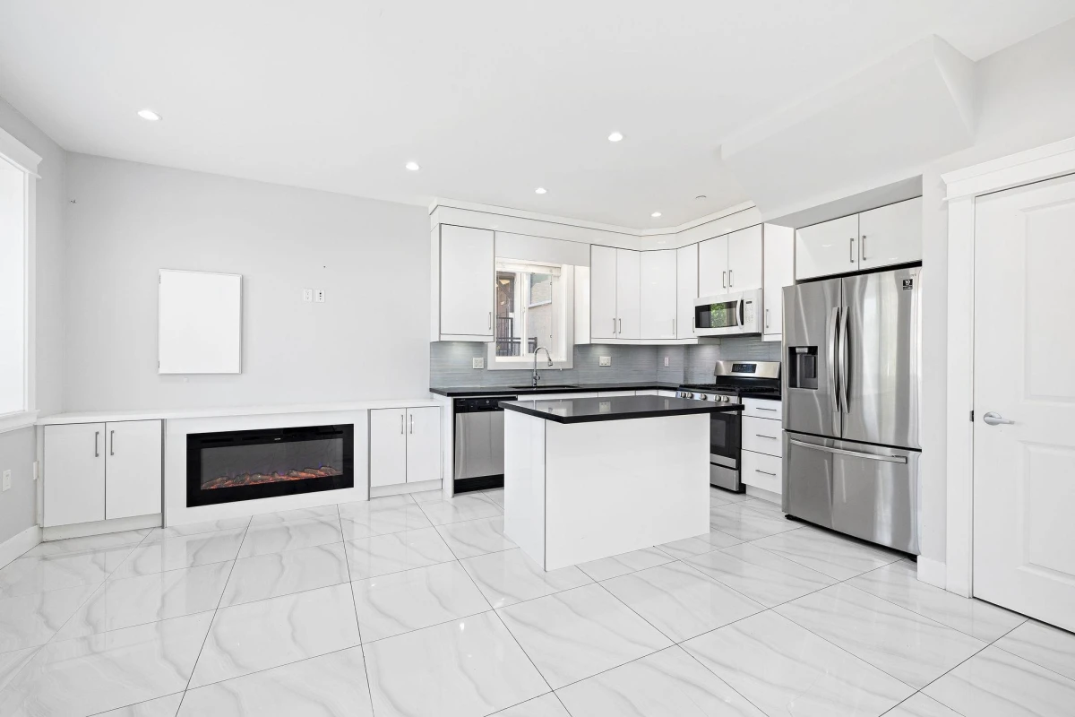 Family Room Photo of 1 2430 E 41 Street, Vancouver, BC