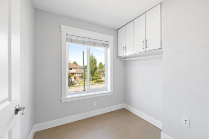 Basement Recreation Room Photo of 1 2430 E 41 Street, Vancouver, BC