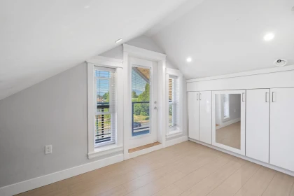 Entry Foyer Photo of 1 2430 E 41 Street, Vancouver, BC