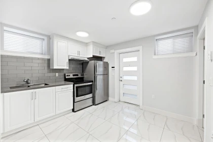 Hot Tub / Spa Photo of 1 2430 E 41 Street, Vancouver, BC