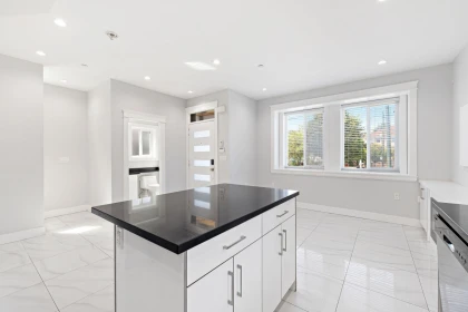 Kitchen Island Photo of 1 2430 E 41 Street, Vancouver, BC