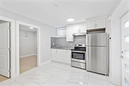 Swimming Pool Photo of 1 2430 E 41 Street, Vancouver, BC