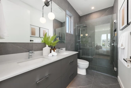Hallway Photo of 2 2750 W 19th Avenue, Vancouver, BC