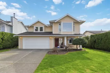 20402 Walnut Crescent, Maple Ridge, BC, Maple Ridge — Single Family Residence for sale