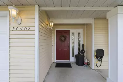 20402 Walnut Crescent, Maple Ridge, BC, Maple Ridge — Single Family Residence for sale