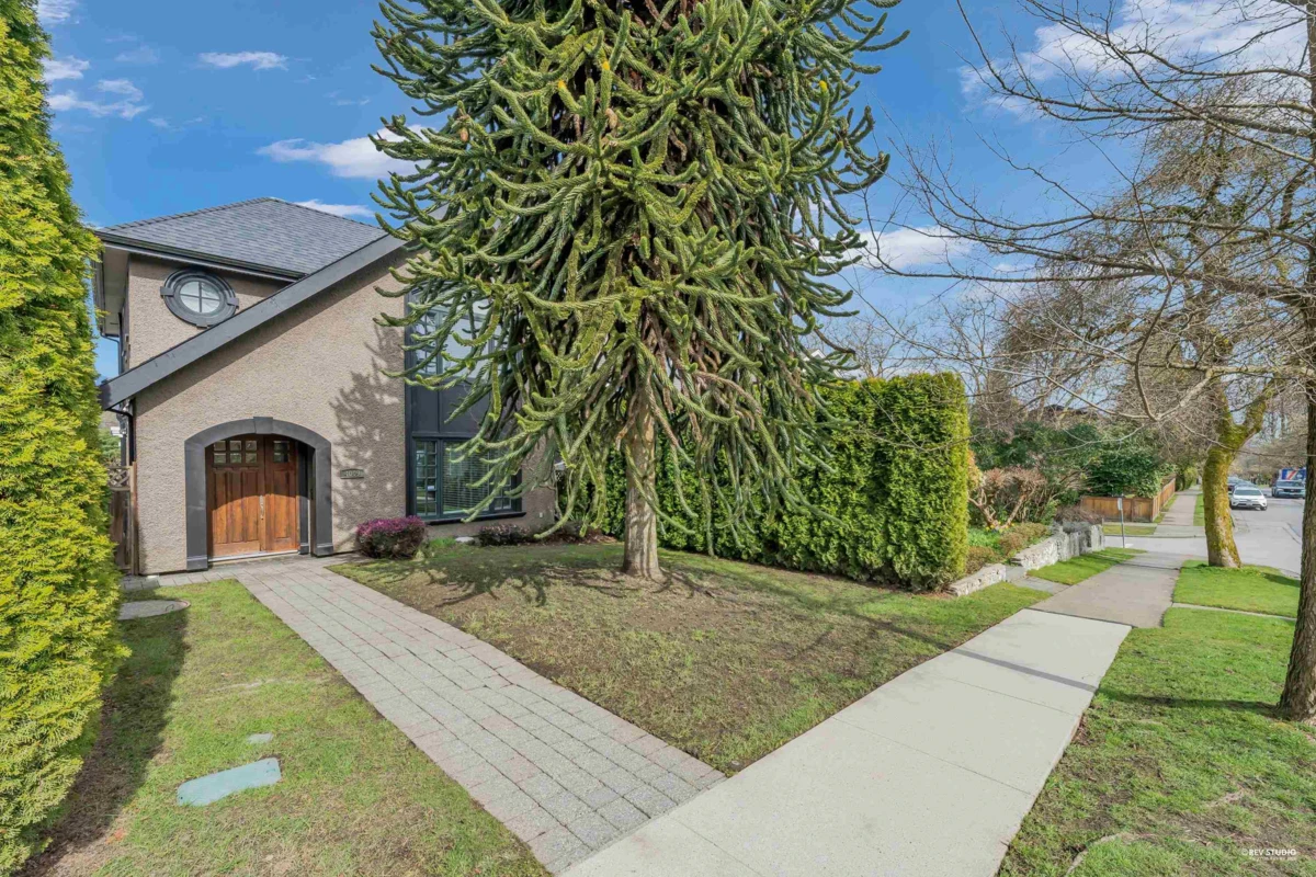 Family Room Photo of 4009 W 11th Avenue, Vancouver, BC