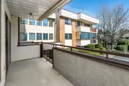 Entry Foyer Photo of 204 32885 George Ferguson Way, Abbotsford, BC