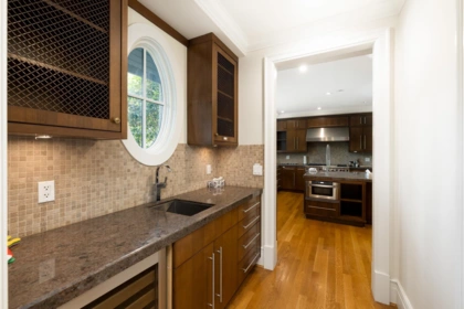 Walk-In Closet Photo of 920 Pyrford Road, West Vancouver, BC