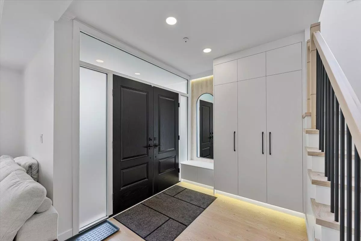 Dining Area Photo of 817 W 60th Avenue, Vancouver, BC