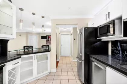 Kitchen Photo of 205 15140 29a Avenue, Surrey, BC