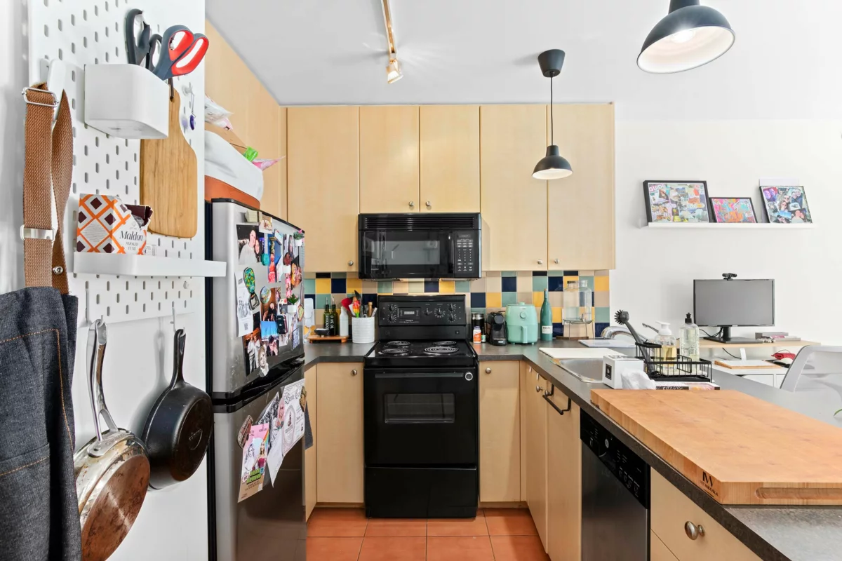 Dining Area Photo of 1105 819 Hamilton Street, Vancouver, BC