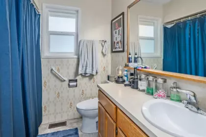 Powder Room Photo of 2671 Victoria Street, Abbotsford, BC