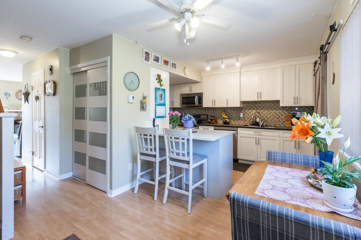 Dining Area Photo of 102 27044 32 Avenue, Langley, BC