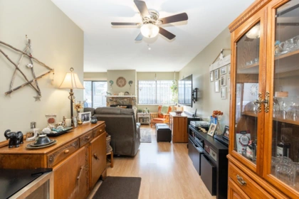 Entry Foyer Photo of 102 27044 32 Avenue, Langley, BC