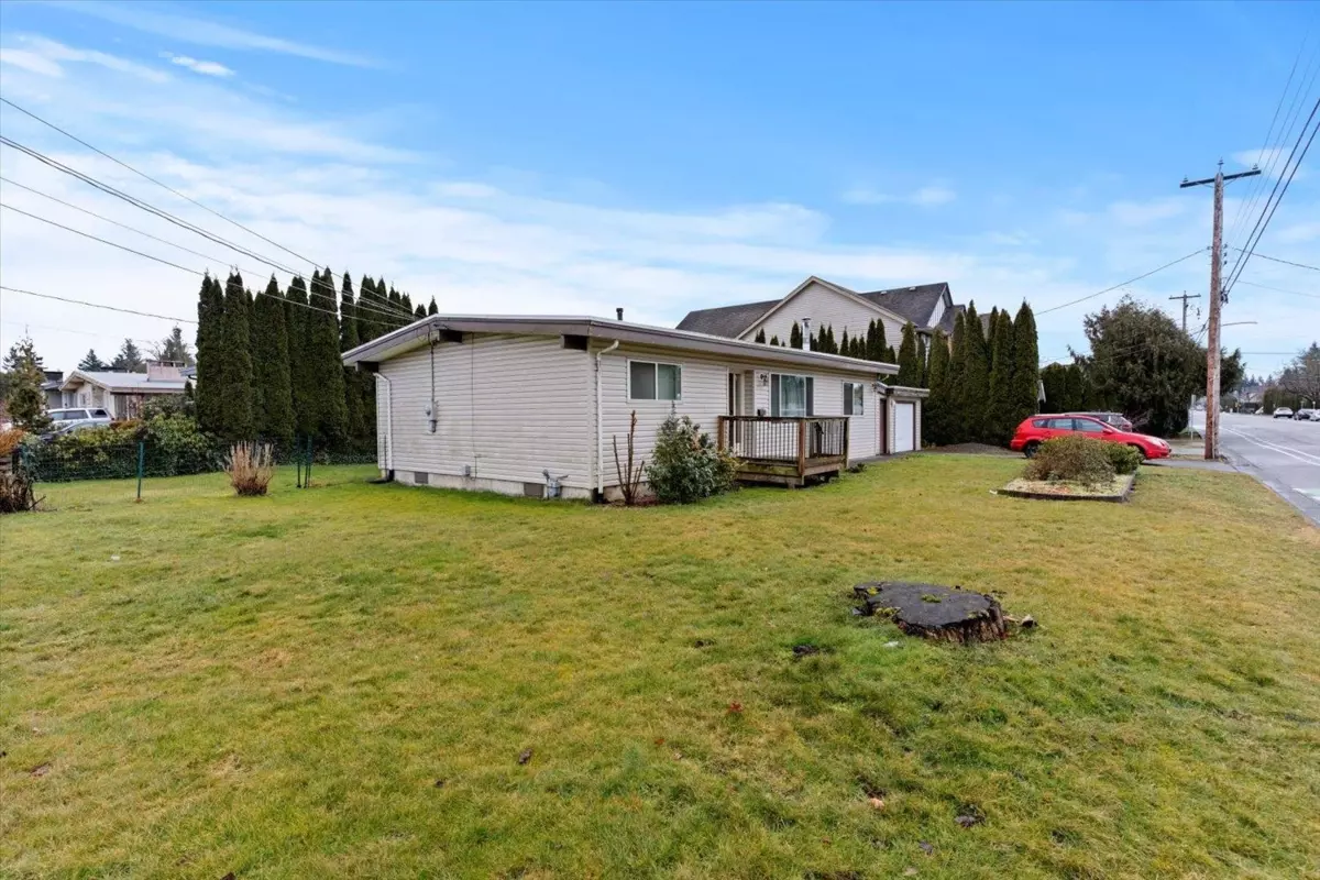 Living Room Photo of 9336 Broadway Street, Chilliwack, BC