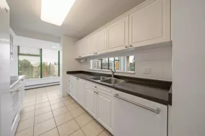 Breakfast Nook Photo of 303 15466 North Bluff Road, White Rock, BC