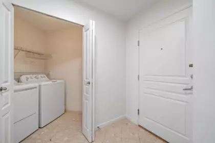 Hallway Photo of 303 15466 North Bluff Road, White Rock, BC