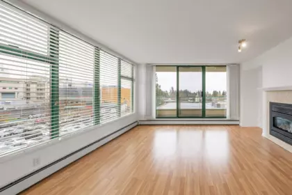 Kitchen Photo of 303 15466 North Bluff Road, White Rock, BC