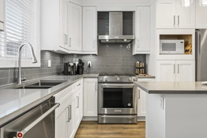Kitchen Island Photo of 6 32043 Mt Waddington Avenue, Abbotsford, BC