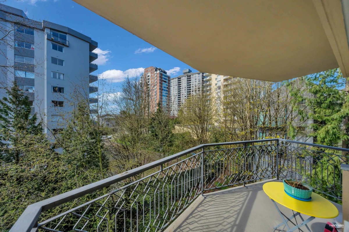 Dining Area Photo of 404 1930 Marine Drive, West Vancouver, BC