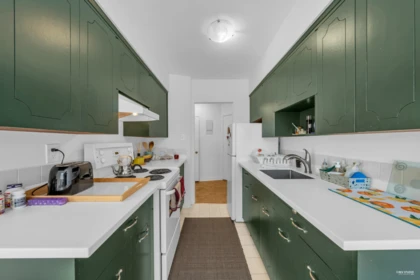 Walk-In Closet Photo of 404 1930 Marine Drive, West Vancouver, BC
