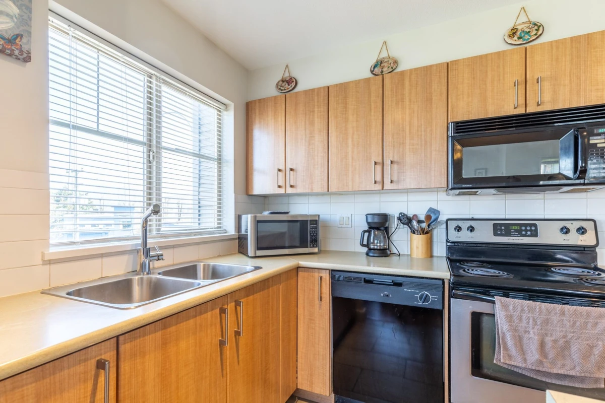Dining Area Photo of 304 45555 Yale Road, Chilliwack, BC