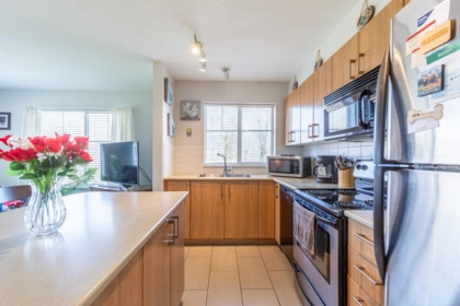 Kitchen Photo of 304 45555 Yale Road, Chilliwack, BC