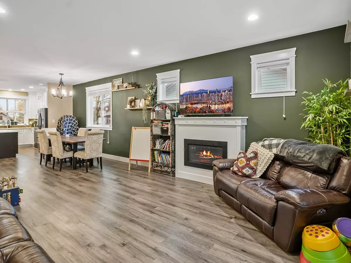 Family Room Photo of 9847 Mcgrath Road, Rosedale, BC