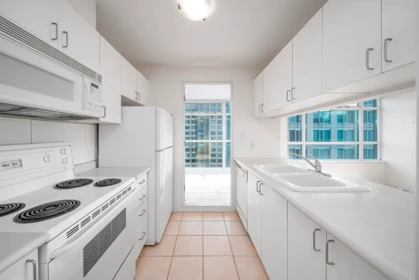 Kitchen Photo of 2007 438 Seymour Street, Vancouver, BC