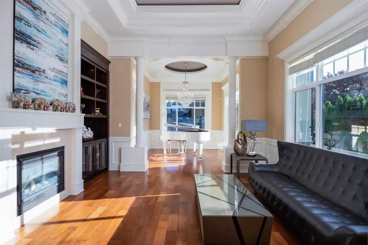 Living Room Photo of 9491 Glenbrook Drive, Richmond, BC