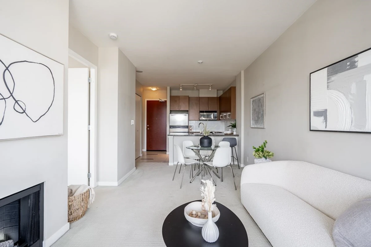 Living Room Photo of 2305 2345 Madison Avenue, Burnaby, BC