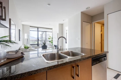 Kitchen Island Photo of 2305 2345 Madison Avenue, Burnaby, BC