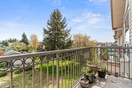 Garden / Landscaping Photo of 401 2772 Clearbrook Road, Abbotsford, BC