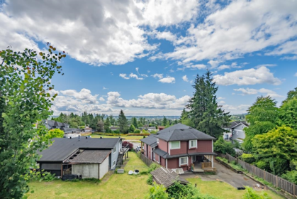 Front Yard Photo of 209 708 Edgar Avenue, Coquitlam, BC