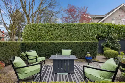 Front Yard Photo of 2 158 W 13th Avenue, Vancouver, BC
